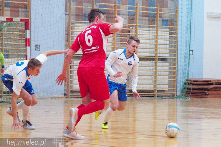 Horror futsalowy: wynik 3:3, bramki w ostatnich sekundach, usunięty trener