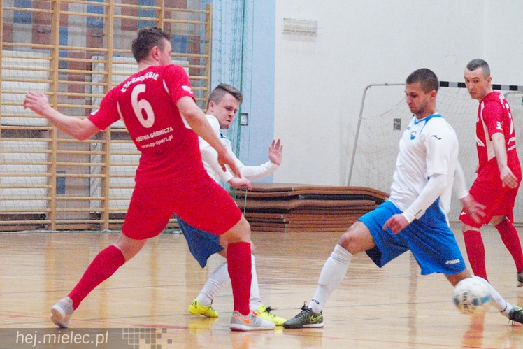 Horror futsalowy: wynik 3:3, bramki w ostatnich sekundach, usunięty trener