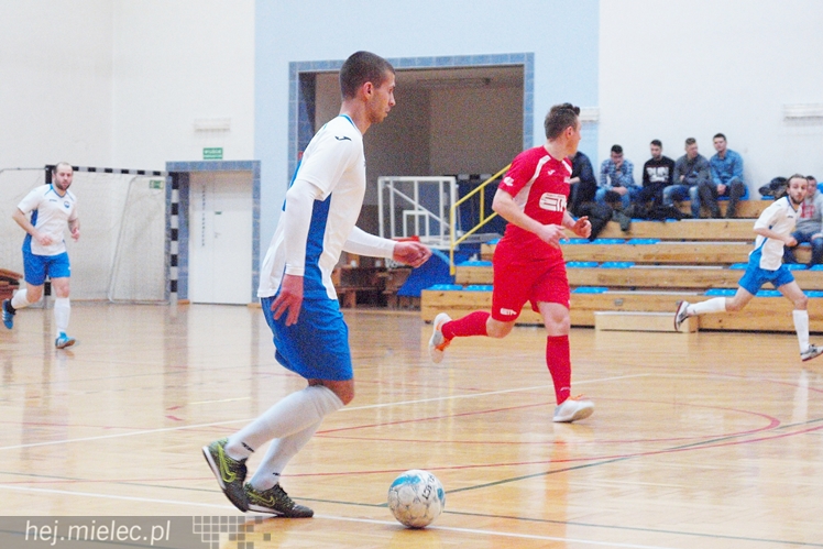 Horror futsalowy: wynik 3:3, bramki w ostatnich sekundach, usunięty trener