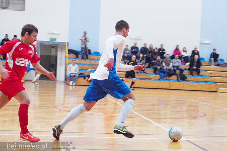 Horror futsalowy: wynik 3:3, bramki w ostatnich sekundach, usunięty trener