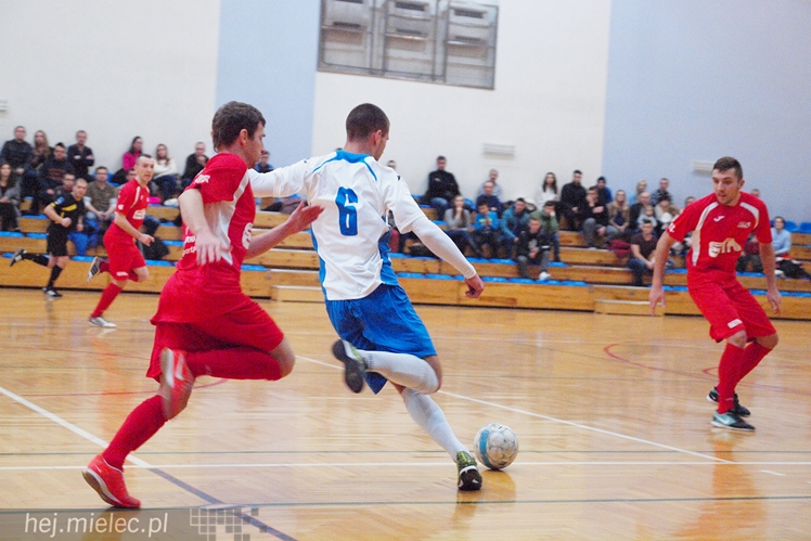 Horror futsalowy: wynik 3:3, bramki w ostatnich sekundach, usunięty trener