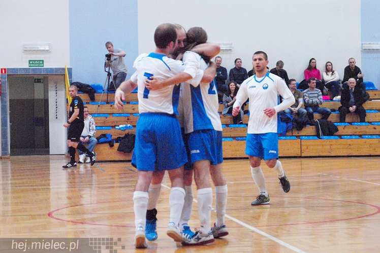 Horror futsalowy: wynik 3:3, bramki w ostatnich sekundach, usunięty trener