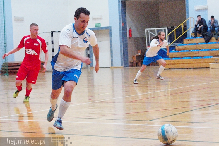 Horror futsalowy: wynik 3:3, bramki w ostatnich sekundach, usunięty trener