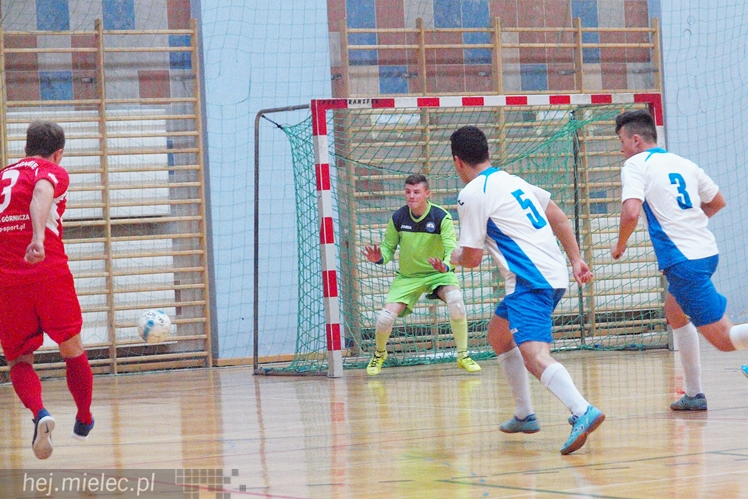 Horror futsalowy: wynik 3:3, bramki w ostatnich sekundach, usunięty trener