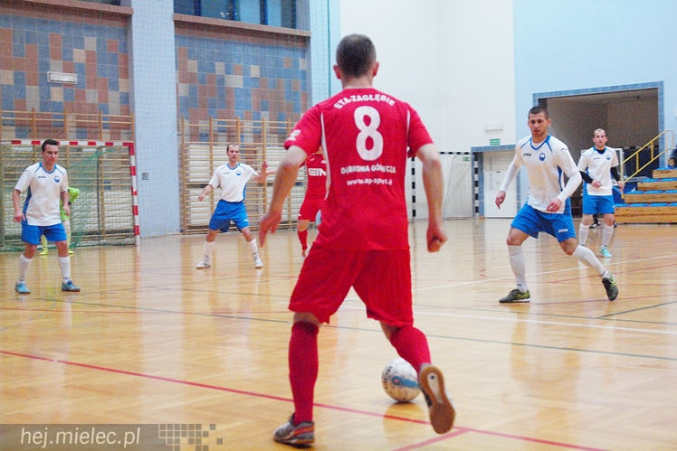 Horror futsalowy: wynik 3:3, bramki w ostatnich sekundach, usunięty trener