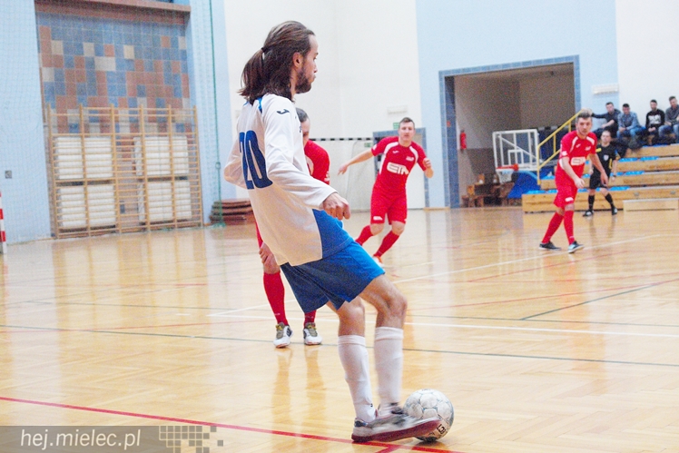 Horror futsalowy: wynik 3:3, bramki w ostatnich sekundach, usunięty trener