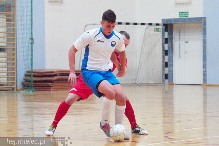 Horror futsalowy: wynik 3:3, bramki w ostatnich sekundach, usunięty trener