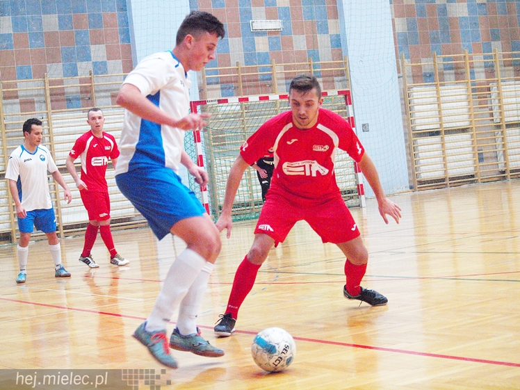 Horror futsalowy: wynik 3:3, bramki w ostatnich sekundach, usunięty trener