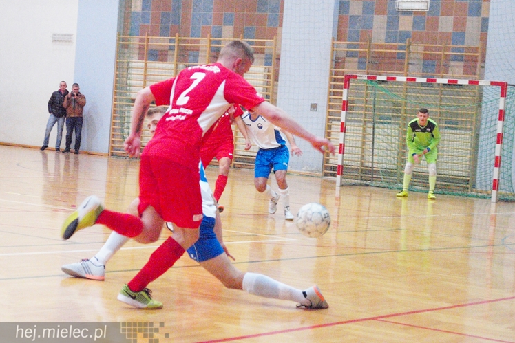 Horror futsalowy: wynik 3:3, bramki w ostatnich sekundach, usunięty trener