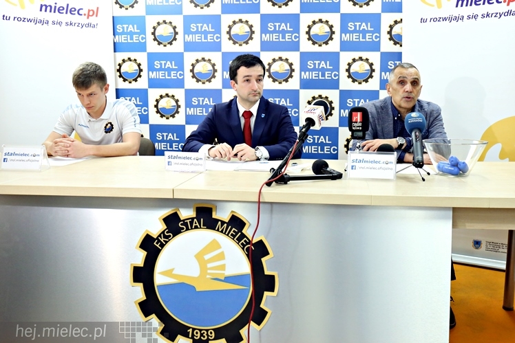 Mikrofon FKS - spotkanie prasowe w klubie piłkarskim FKS Stal Mielec