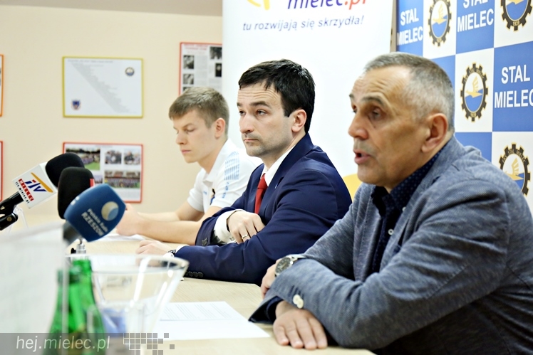 Mikrofon FKS - spotkanie prasowe w klubie piłkarskim FKS Stal Mielec