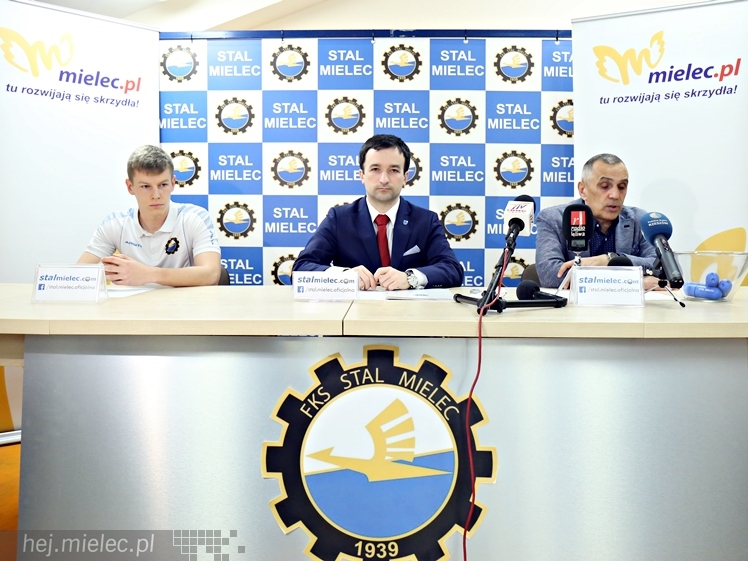 Mikrofon FKS - spotkanie prasowe w klubie piłkarskim FKS Stal Mielec