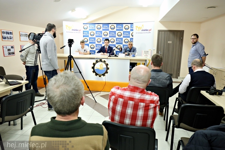 Mikrofon FKS - spotkanie prasowe w klubie piłkarskim FKS Stal Mielec