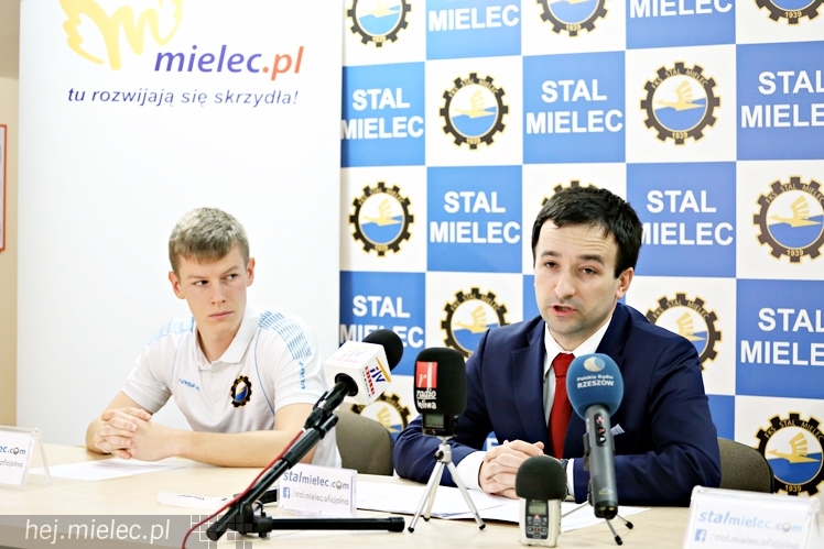 Mikrofon FKS - spotkanie prasowe w klubie piłkarskim FKS Stal Mielec