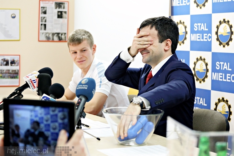 Mikrofon FKS - spotkanie prasowe w klubie piłkarskim FKS Stal Mielec