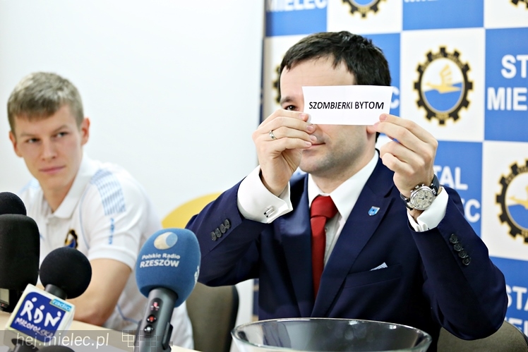 Mikrofon FKS - spotkanie prasowe w klubie piłkarskim FKS Stal Mielec