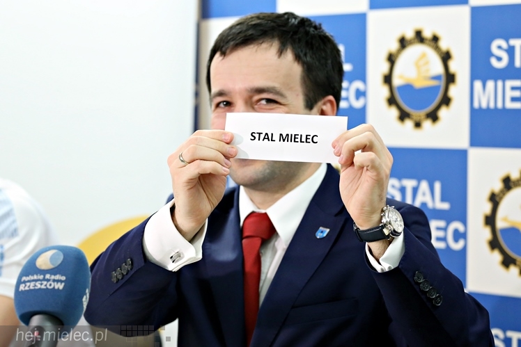 Mikrofon FKS - spotkanie prasowe w klubie piłkarskim FKS Stal Mielec