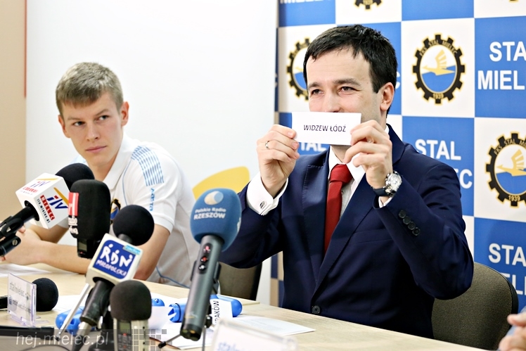 Mikrofon FKS - spotkanie prasowe w klubie piłkarskim FKS Stal Mielec