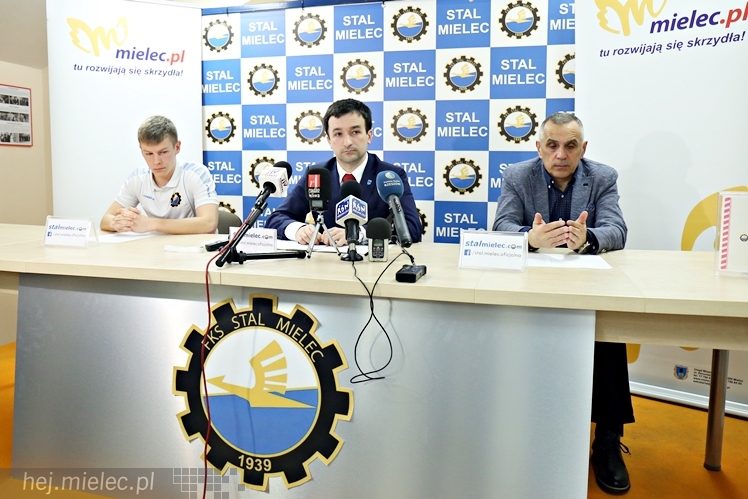 Mikrofon FKS - spotkanie prasowe w klubie piłkarskim FKS Stal Mielec