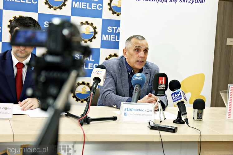 Mikrofon FKS - spotkanie prasowe w klubie piłkarskim FKS Stal Mielec