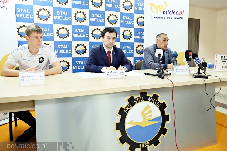 Mikrofon FKS - spotkanie prasowe w klubie piłkarskim FKS Stal Mielec