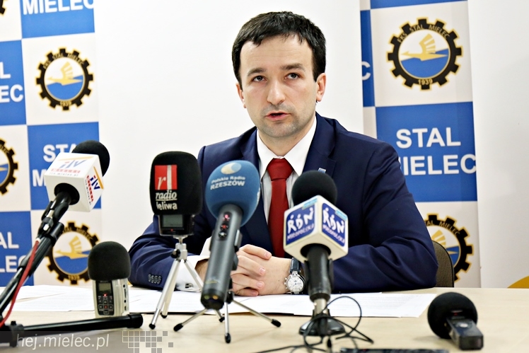 Mikrofon FKS - spotkanie prasowe w klubie piłkarskim FKS Stal Mielec