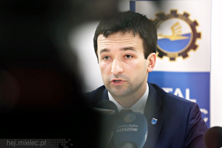 Mikrofon FKS - spotkanie prasowe w klubie piłkarskim FKS Stal Mielec