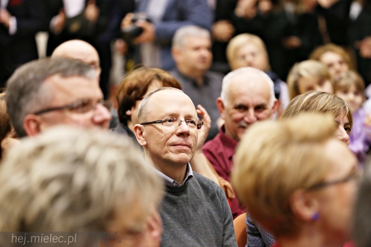 Wspólny koncert chórów I i II LO. Kolędy dla rodziców i darczyńców
