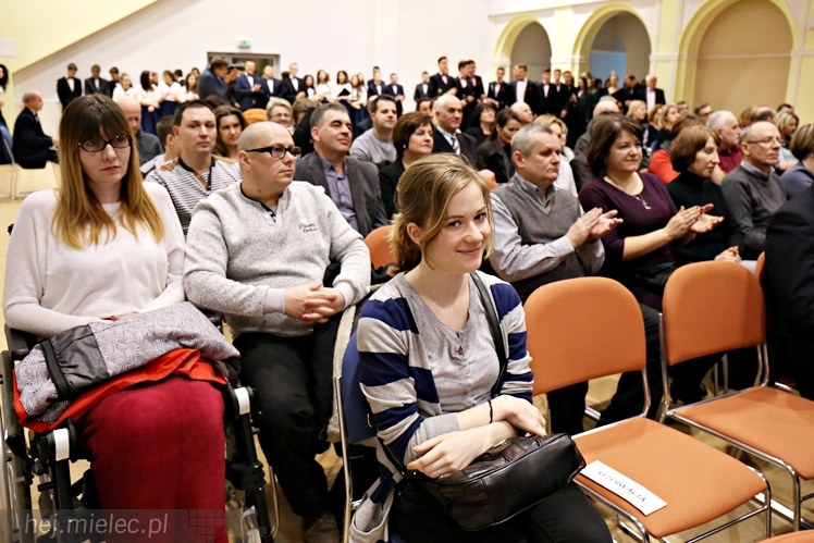 Wspólny koncert chórów I i II LO. Kolędy dla rodziców i darczyńców