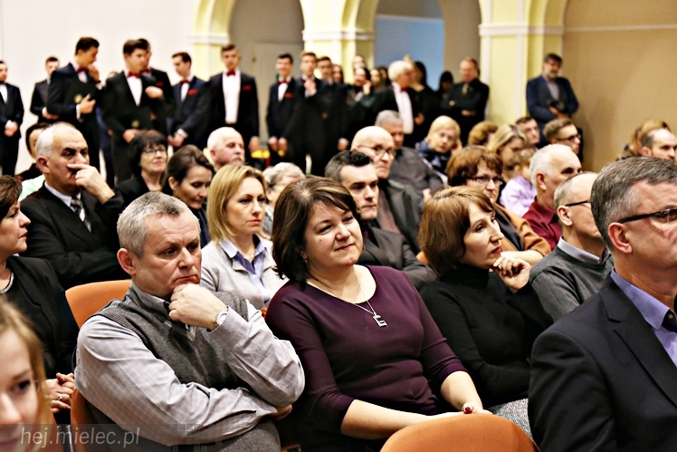 Wspólny koncert chórów I i II LO. Kolędy dla rodziców i darczyńców