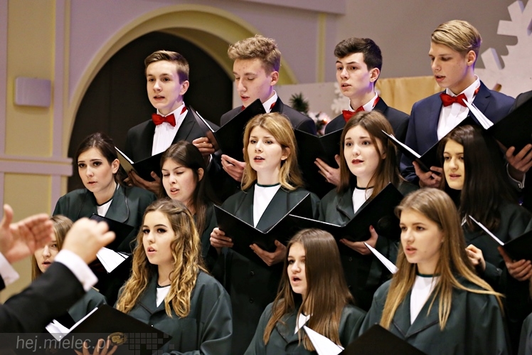 Wspólny koncert chórów I i II LO. Kolędy dla rodziców i darczyńców