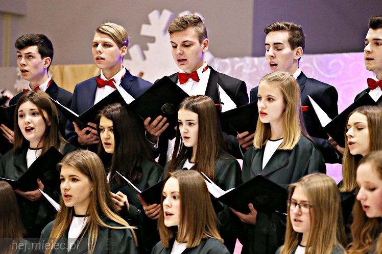 Wspólny koncert chórów I i II LO. Kolędy dla rodziców i darczyńców