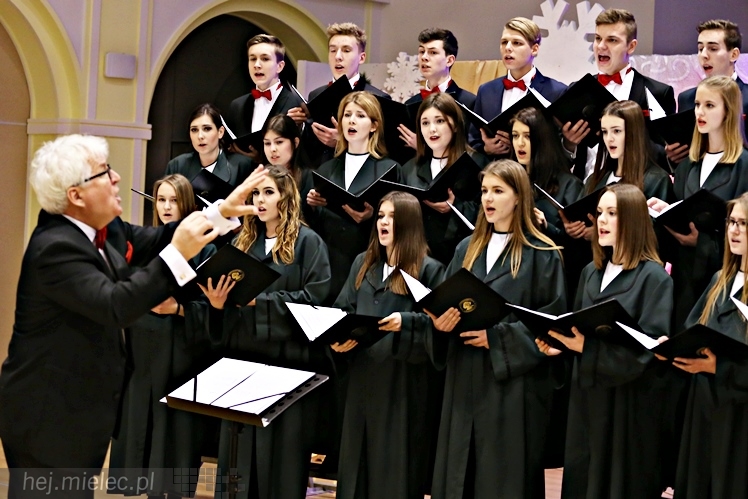 Wspólny koncert chórów I i II LO. Kolędy dla rodziców i darczyńców