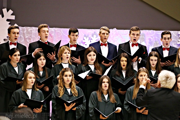 Wspólny koncert chórów I i II LO. Kolędy dla rodziców i darczyńców