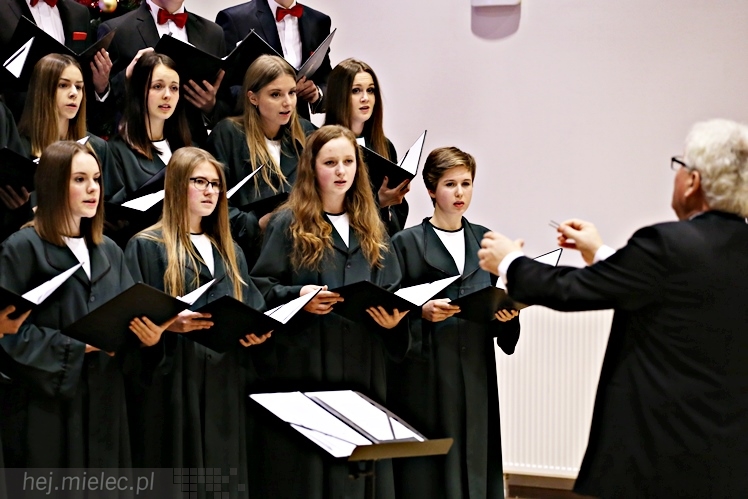 Wspólny koncert chórów I i II LO. Kolędy dla rodziców i darczyńców