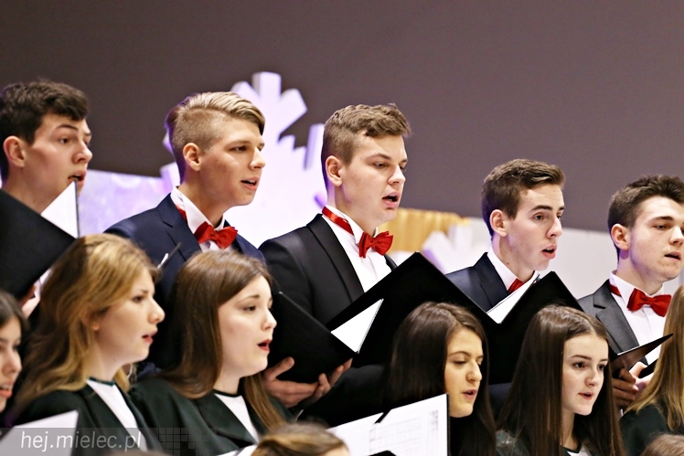 Wspólny koncert chórów I i II LO. Kolędy dla rodziców i darczyńców