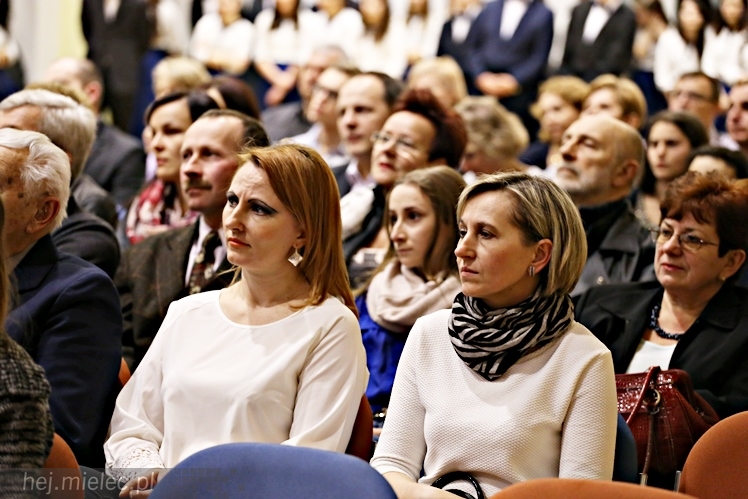 Wspólny koncert chórów I i II LO. Kolędy dla rodziców i darczyńców
