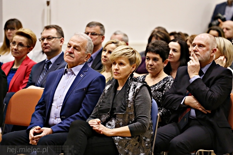 Wspólny koncert chórów I i II LO. Kolędy dla rodziców i darczyńców