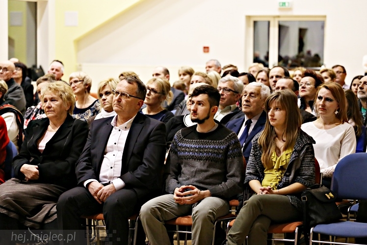 Wspólny koncert chórów I i II LO. Kolędy dla rodziców i darczyńców