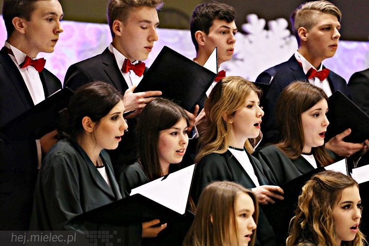 Wspólny koncert chórów I i II LO. Kolędy dla rodziców i darczyńców