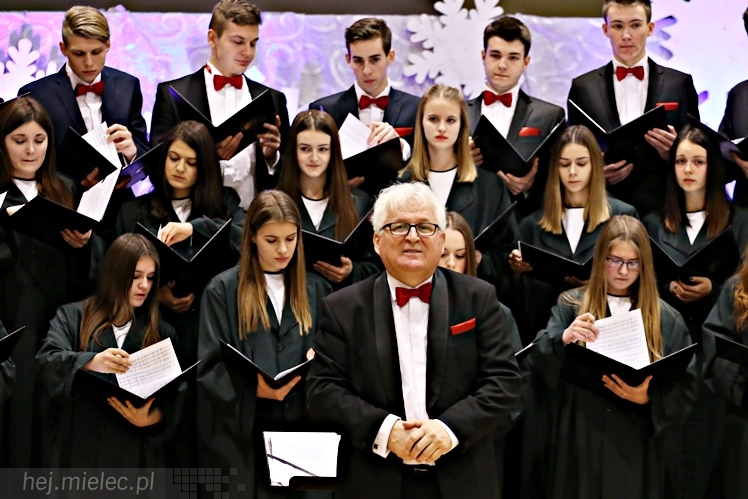 Wspólny koncert chórów I i II LO. Kolędy dla rodziców i darczyńców