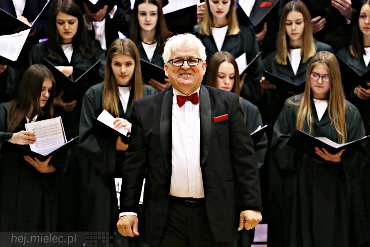 Wspólny koncert chórów I i II LO. Kolędy dla rodziców i darczyńców