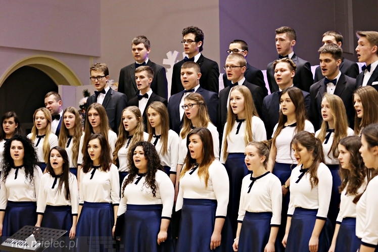 Wspólny koncert chórów I i II LO. Kolędy dla rodziców i darczyńców
