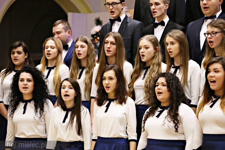 Wspólny koncert chórów I i II LO. Kolędy dla rodziców i darczyńców