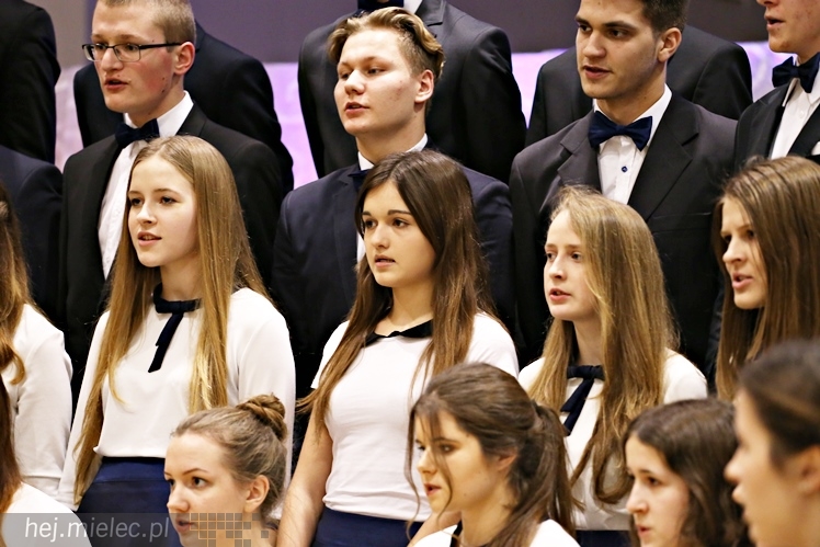 Wspólny koncert chórów I i II LO. Kolędy dla rodziców i darczyńców