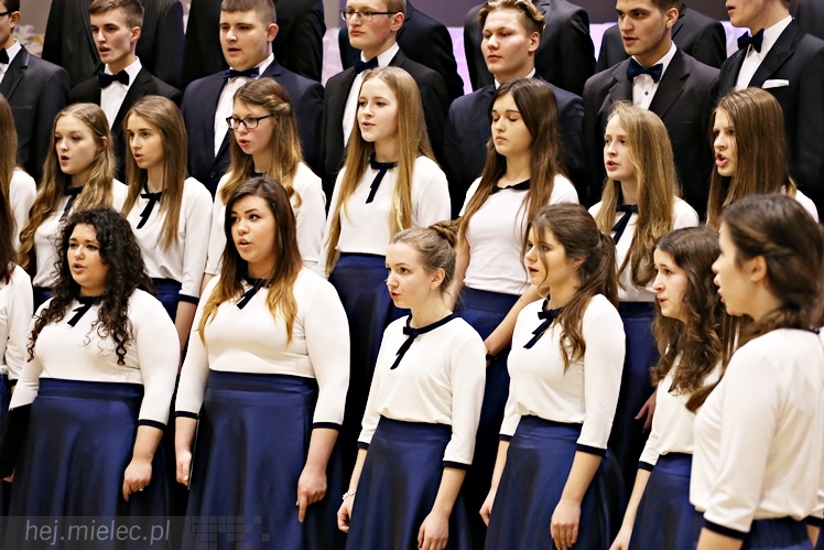 Wspólny koncert chórów I i II LO. Kolędy dla rodziców i darczyńców