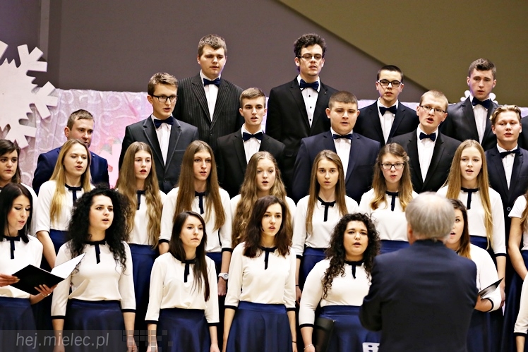 Wspólny koncert chórów I i II LO. Kolędy dla rodziców i darczyńców