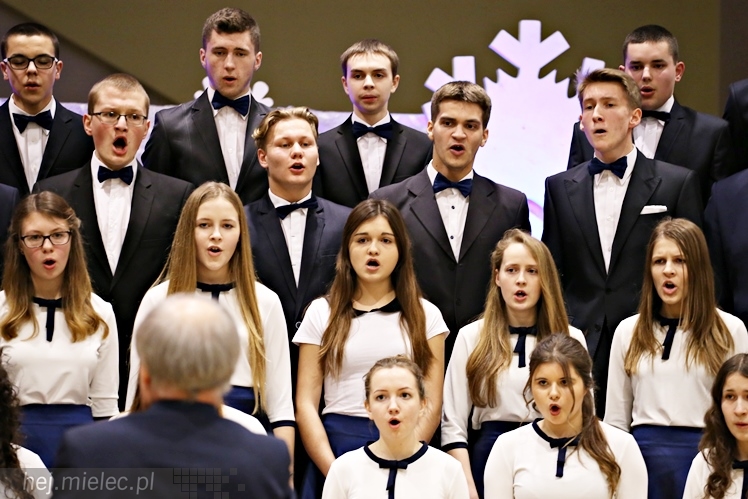 Wspólny koncert chórów I i II LO. Kolędy dla rodziców i darczyńców