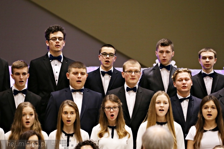Wspólny koncert chórów I i II LO. Kolędy dla rodziców i darczyńców