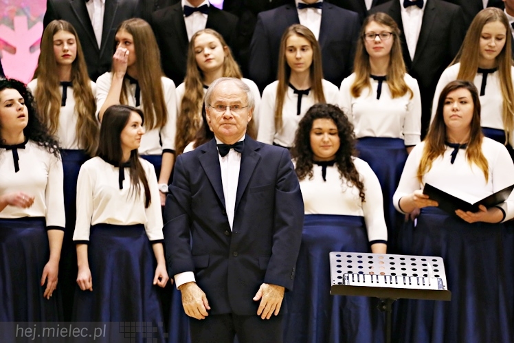 Wspólny koncert chórów I i II LO. Kolędy dla rodziców i darczyńców